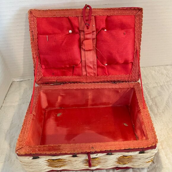 Unique Vintage Sewing Box with some Sewing Notions - Picture 2 of 15